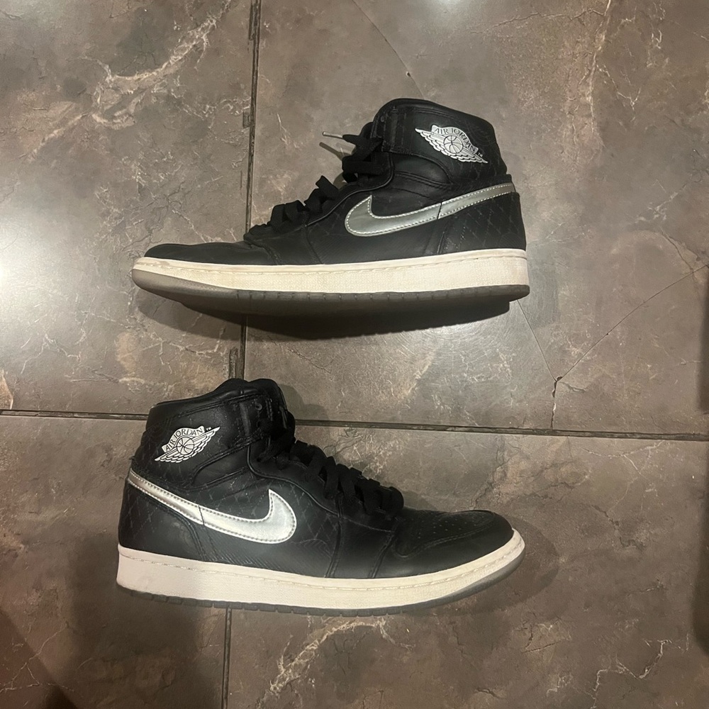 Nike Men's Black and Silver High-Top Sneakers